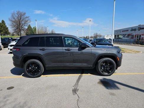 New 2026 Jeep Grand Cherokee Limited w/ Limited Altitude Package AWD/4WD image 7