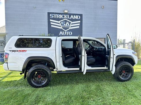 Used 2017 Toyota Tacoma TRD Off-Road AWD/4WD image 27