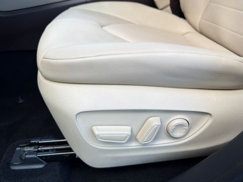 Used 2022 Toyota Highlander XLE image 14