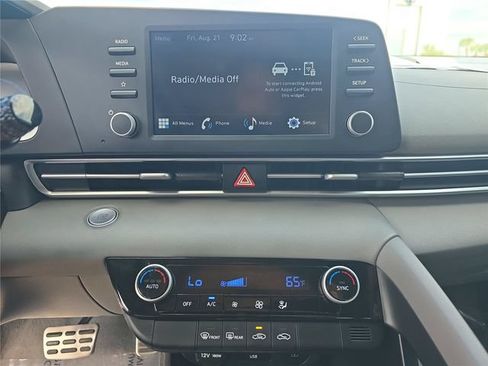 Used 2025 Hyundai Elantra Sport FWD image 17