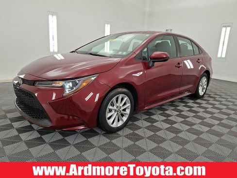 Used 2022 Toyota Corolla LE image 1