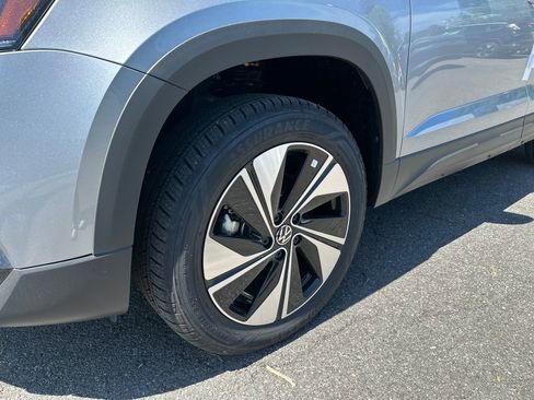New 2026 Volkswagen Taos SE AWD/4WD image 2