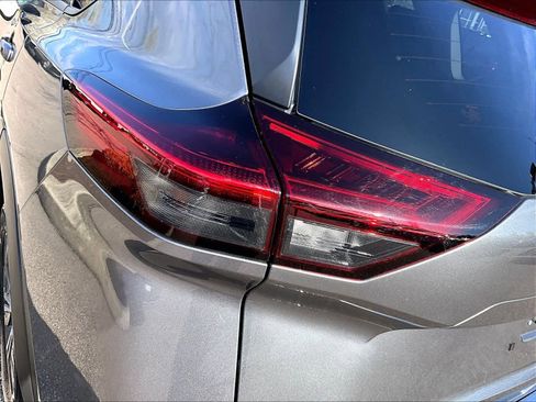 Used 2023 Nissan Rogue SV w/ SV Premium B Package image 33