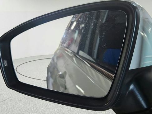 Used 2019 Volkswagen Tiguan SE FWD image 13