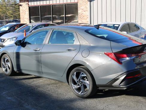 Used 2025 Hyundai Elantra Sport image 5