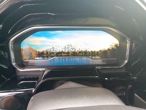 Used 2025 Chevrolet Silverado 1500 High Country w/ High Country Premium Package AWD/4WD image 15
