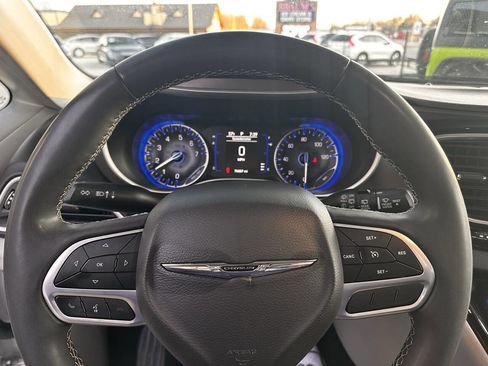 Used 2022 Chrysler Voyager LX image 12