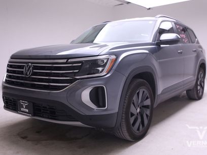 Used 2024 Volkswagen Atlas SE w/ Black Wheel Package