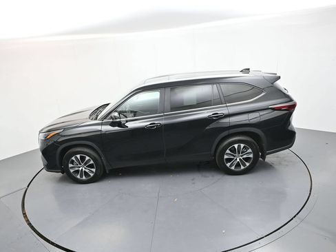 Used 2025 Toyota Highlander XLE AWD/4WD image 28