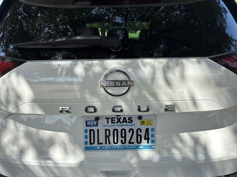 Used 2023 Nissan Rogue Platinum FWD image 15