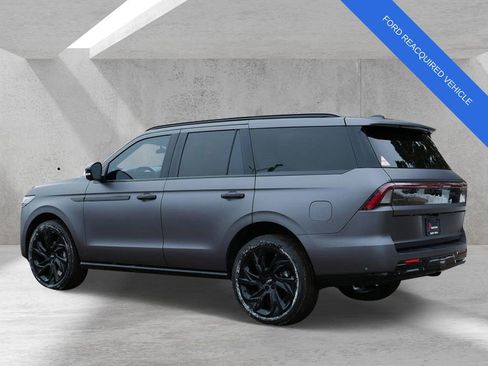 Used 2025 Lincoln Navigator Reserve AWD/4WD image 4