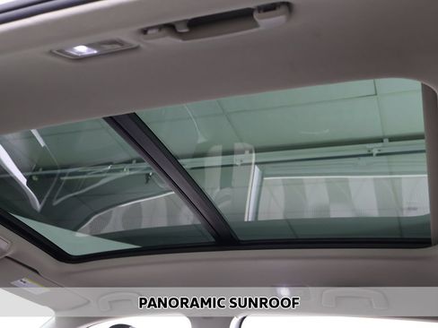 Used 2023 Volkswagen Atlas SE w/ Panoramic Sunroof Package AWD/4WD image 3