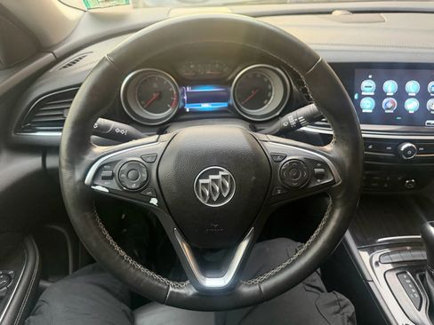 Used 2018 Buick Regal Essence image 12