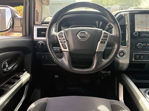 Used 2021 Nissan Titan SV w/ SV Convenience Package RWD image 5