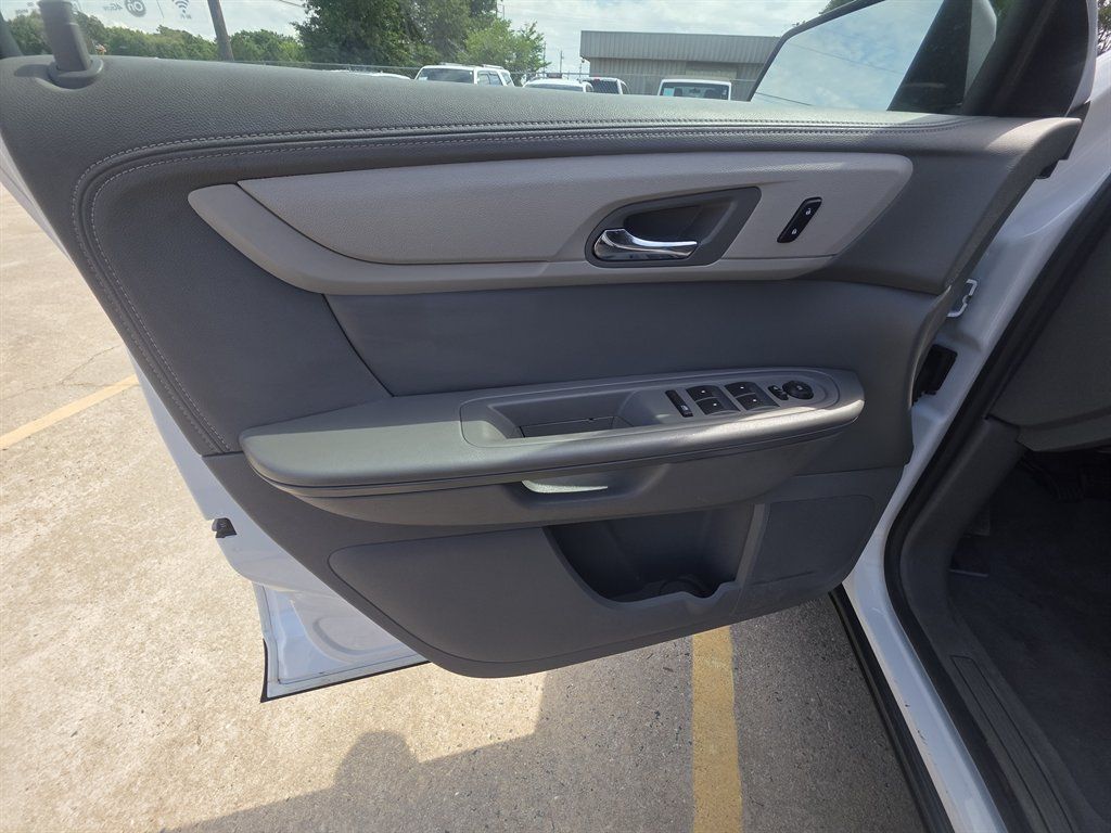 Used 2017 Chevrolet Traverse LS FWD image 11