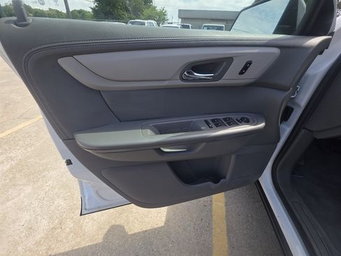 Used 2017 Chevrolet Traverse LS FWD image 11