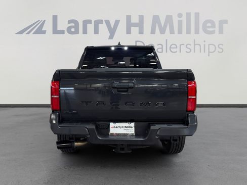 Certified 2025 Toyota Tacoma SR5 AWD/4WD image 4