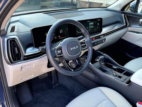 Used 2025 Kia Sorento S image 14