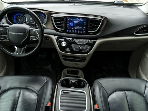 Used 2019 Chrysler Pacifica Touring-L Plus w/ Advanced Safetytec Group image 27