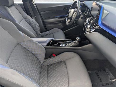 Used 2020 Toyota C-HR XLE FWD image 18