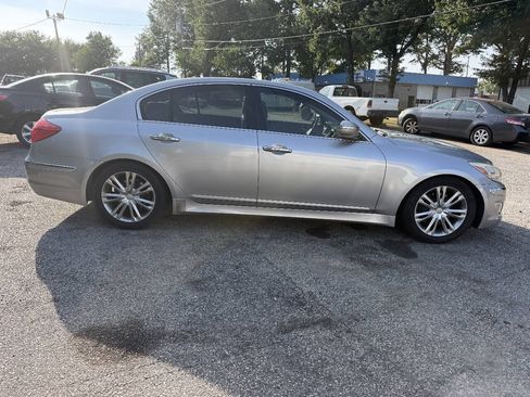 Used 2012 Hyundai Genesis 3.8 w/ Premium Pkg RWD image 4