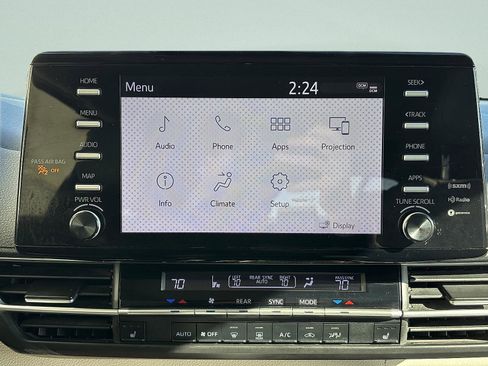 Used 2022 Toyota Sienna XLE image 23