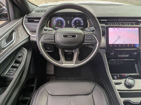 New 2025 Jeep Grand Cherokee Limited image 14