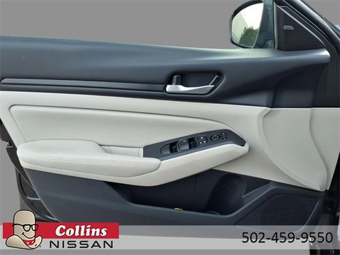 Used 2025 Nissan Altima 2.5 SV image 16