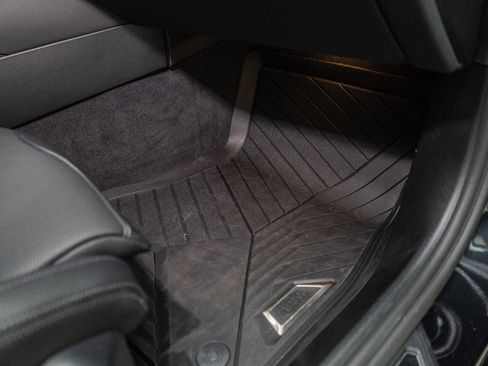 Used 2025 BMW M5 w/ Carbon Package image 66