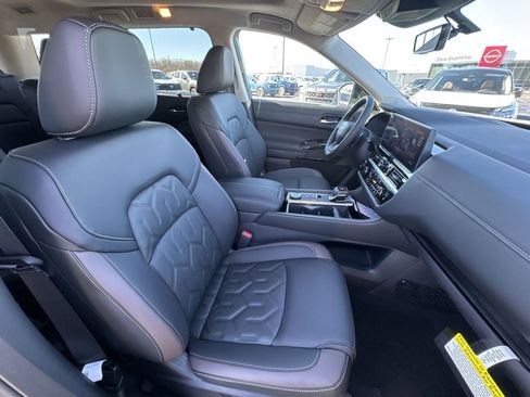 New 2026 Nissan Pathfinder Platinum image 26