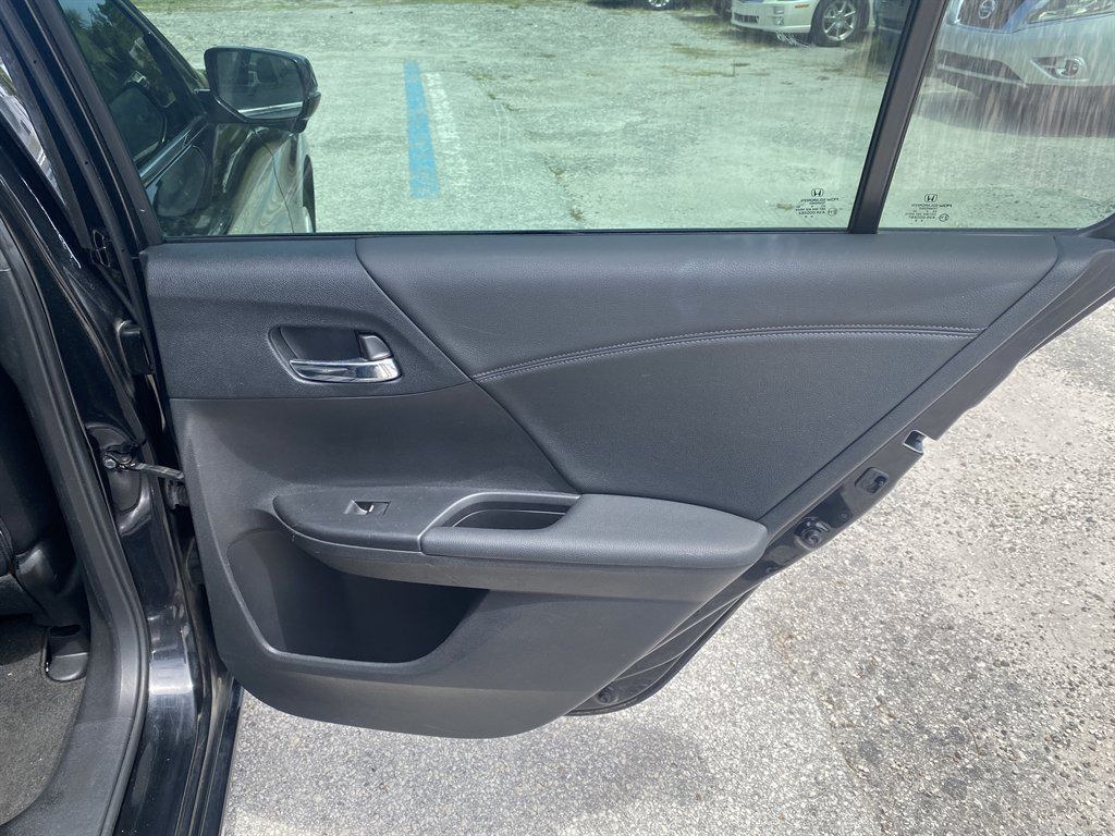 Used 2015 Honda Accord Touring image 11