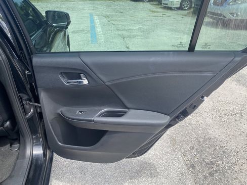 Used 2015 Honda Accord Touring image 11