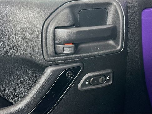 Used 2017 Jeep Wrangler Unlimited Sahara image 16