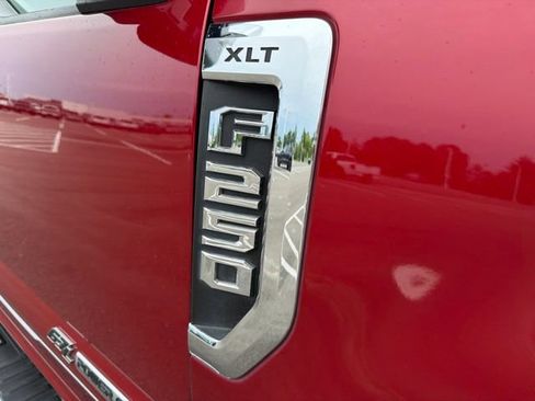 Used 2022 Ford F250 XLT w/ XLT Premium Package AWD/4WD image 5