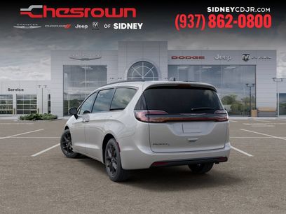 New 2026 Chrysler Pacifica Select w/ S Appearance Package