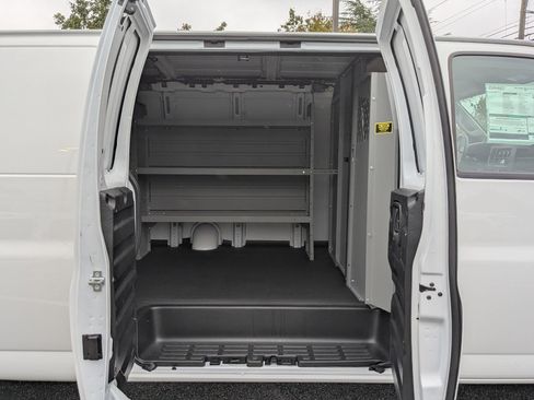 New 2025 GMC Savana 2500 Extended w/ Driver Convenience Package image 21