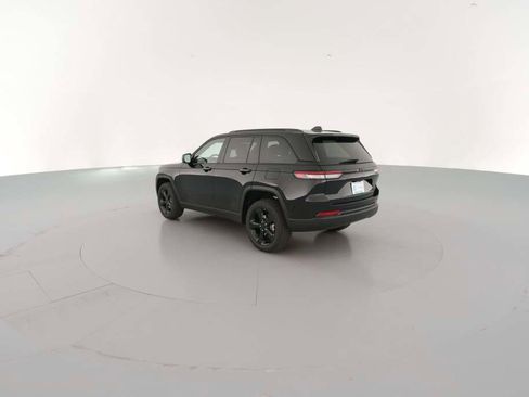 New 2025 Jeep Grand Cherokee Limited w/ Black Appearance Package image 8