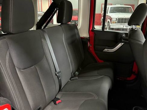 Used 2016 Jeep Wrangler Unlimited Sahara w/ Dual Top Group image 22