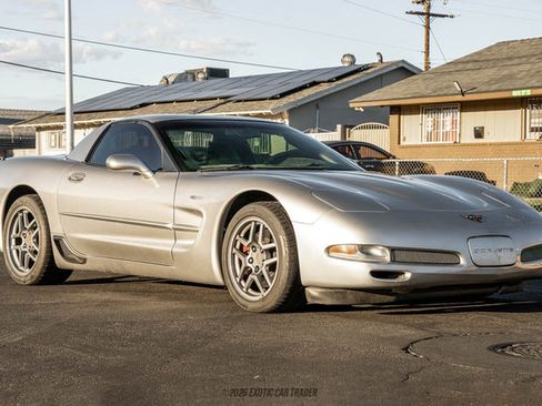 Used 2004 Chevrolet Corvette Z06 w/ Memory Package RWD image 12
