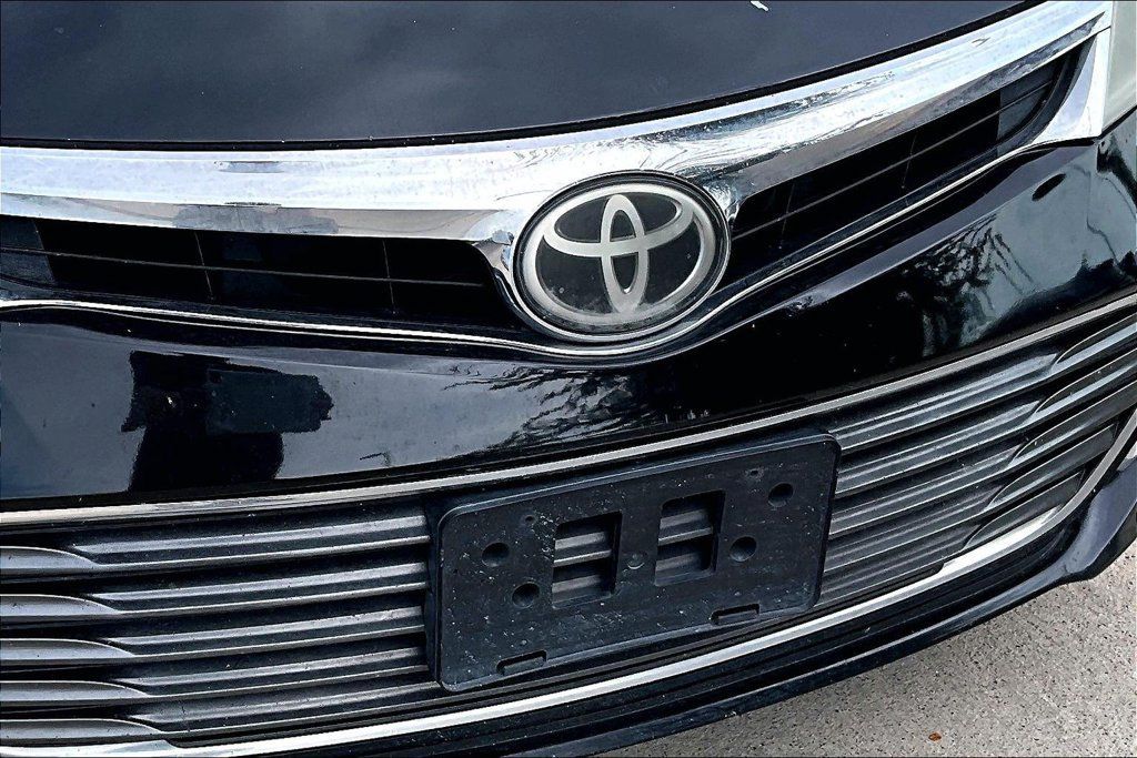 Used 2013 Toyota Avalon Limited w/ Technology Pkg FWD image 33