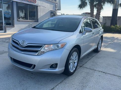 Used 2013 Toyota Venza LE FWD image 1