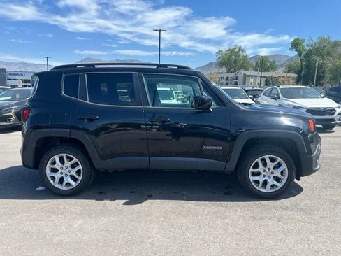 Used 2018 Jeep Renegade Latitude w/ Popular Equipment Group AWD/4WD image 2