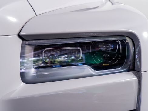 Used 2023 Rolls-Royce Cullinan image 24