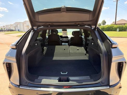 Used 2024 Cadillac Lyriq Luxury RWD image 10