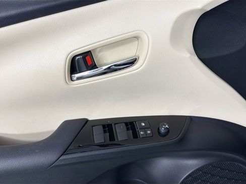 Used 2022 Toyota Prius Limited image 18