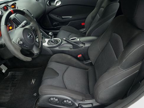 Used 2016 Nissan 370Z NISMO image 9