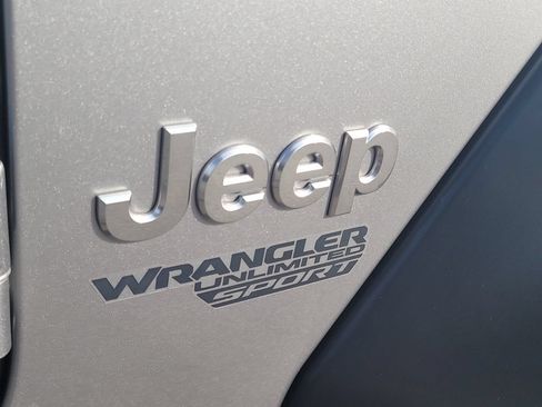 Used 2019 Jeep Wrangler Unlimited Sport S AWD/4WD image 7