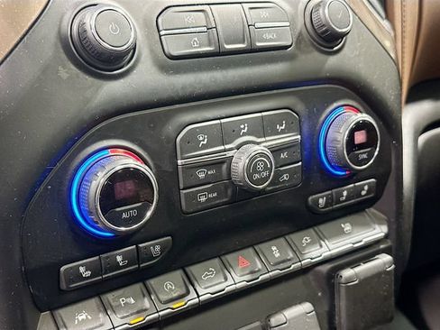 Used 2021 Chevrolet Silverado 1500 High Country w/ Technology Package AWD/4WD image 17