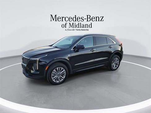 Used 2024 Cadillac XT4 Premium Luxury image 4