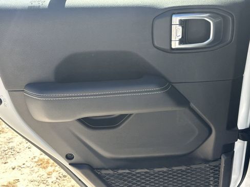 Used 2022 Jeep Wrangler Unlimited Sahara image 22